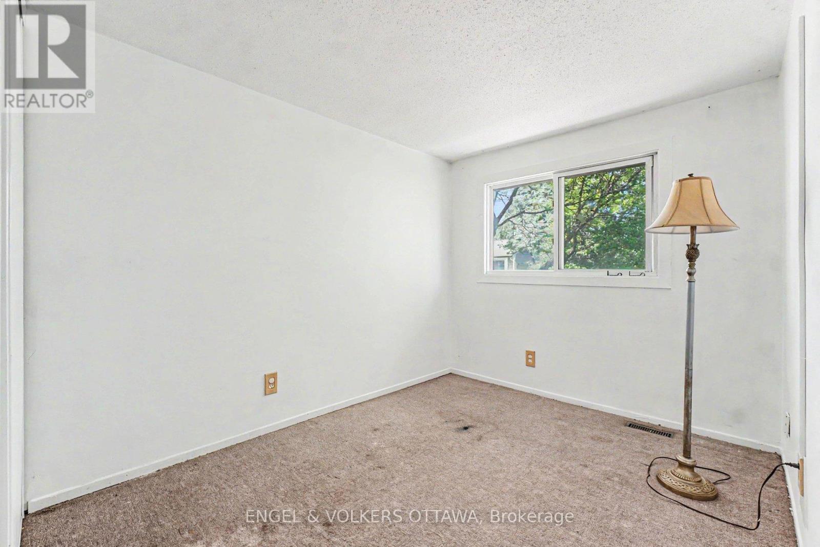 4557 DORA CRESCENT - 13
