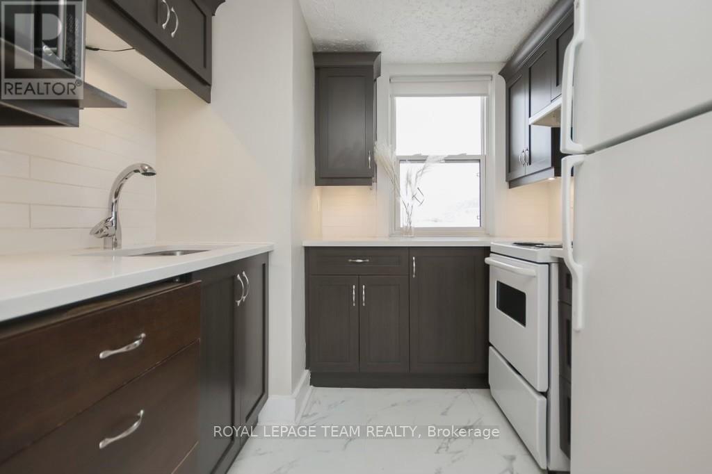 12 WOODLAWN AVENUE - 11