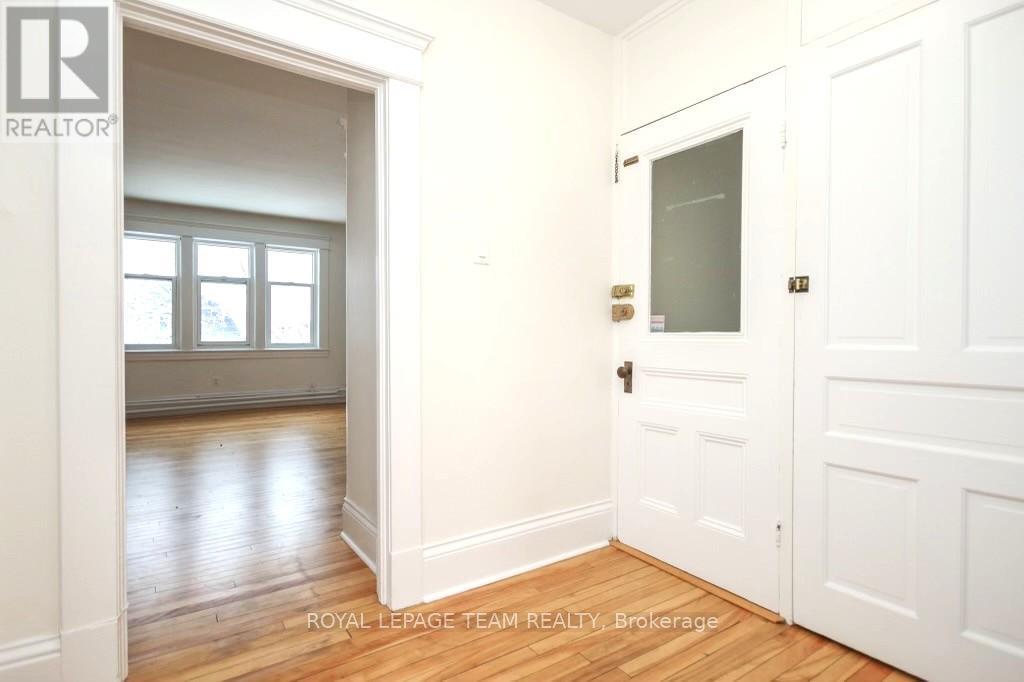 12 WOODLAWN AVENUE - 8