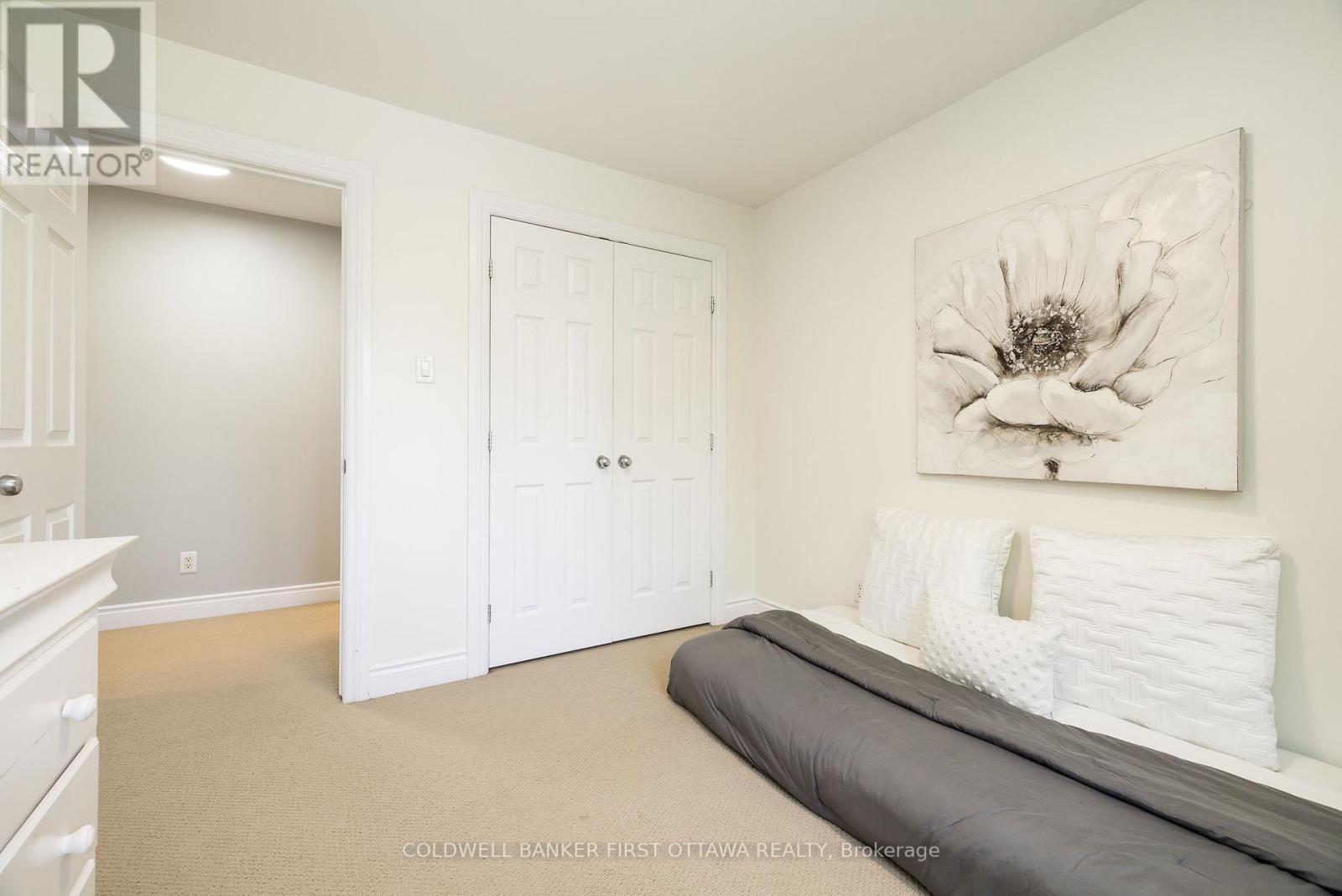 187 GLENNCASTLE DRIVE - 32