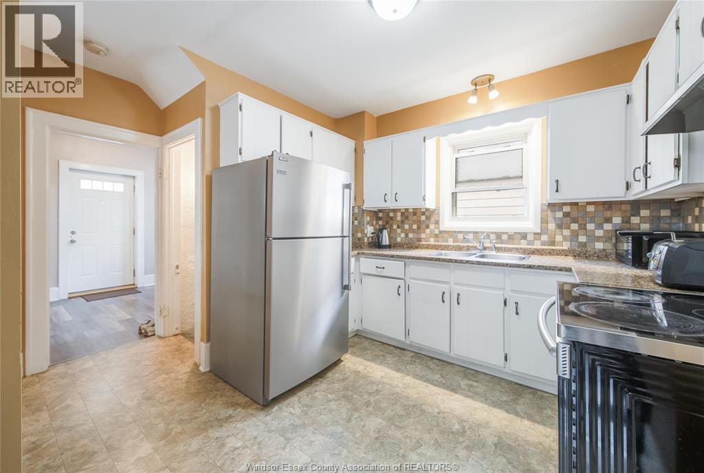 884 JOS JANISSE AVENUE - 14