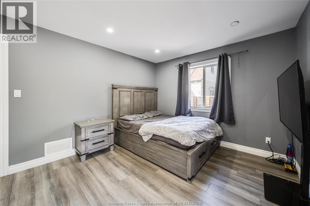 884 JOS JANISSE AVENUE - 21