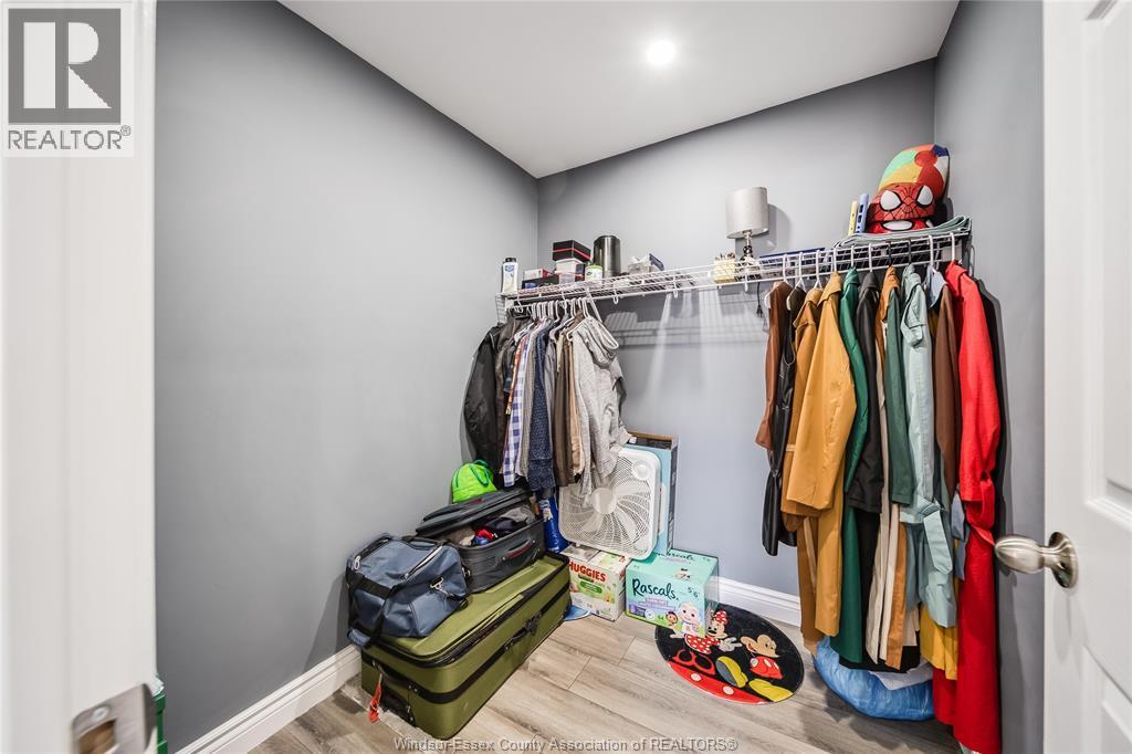 884 JOS JANISSE AVENUE - 23