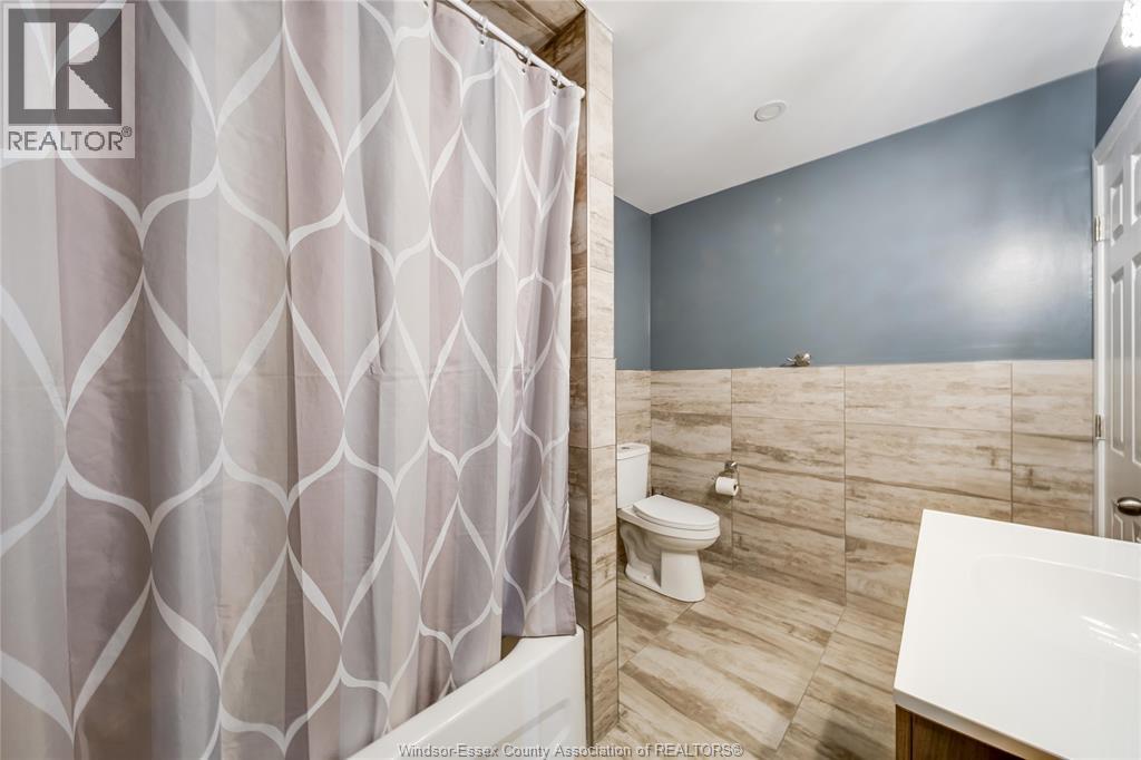 884 JOS JANISSE AVENUE - 26