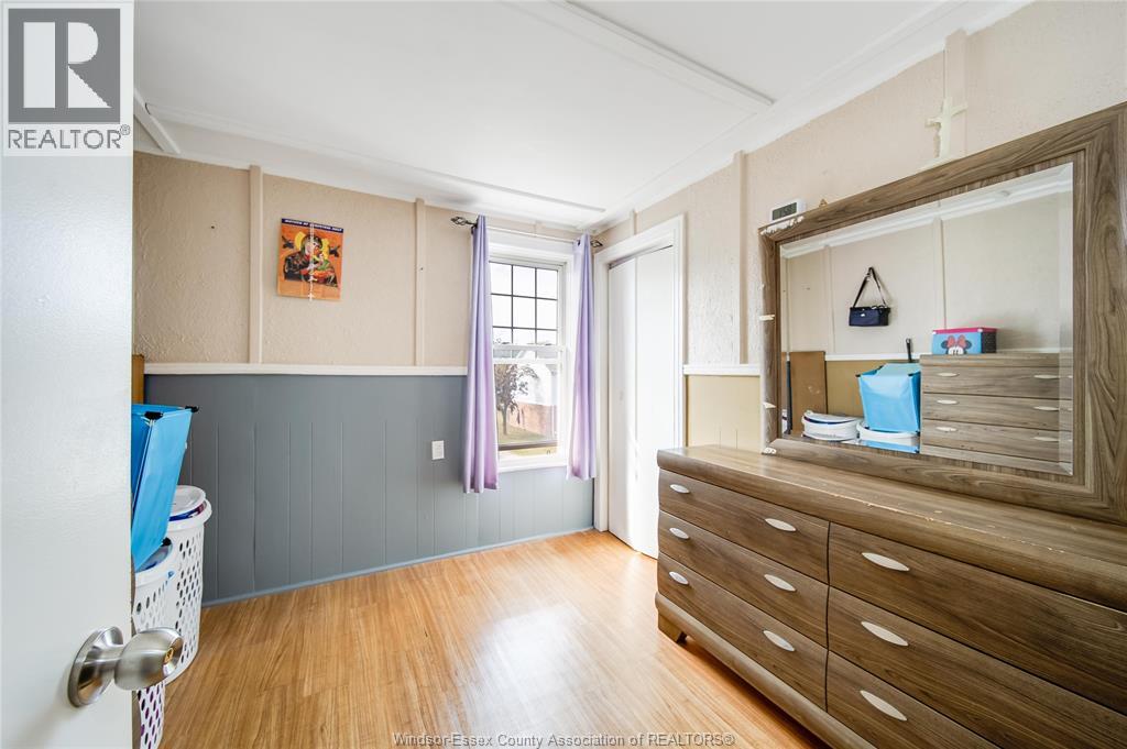 884 JOS JANISSE AVENUE - 33