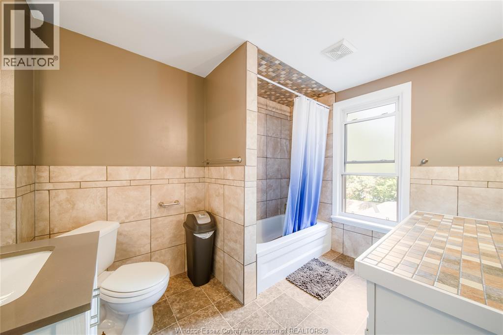 884 JOS JANISSE AVENUE - 36