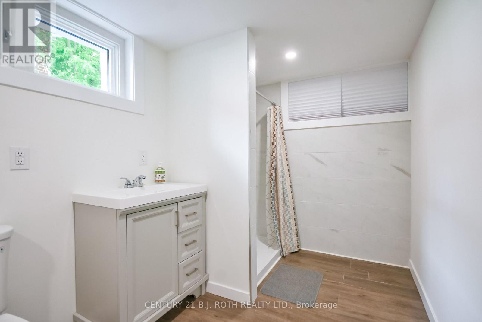 223 WELLINGTON STREET E - 32