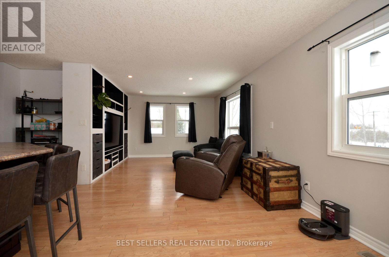 160 ELORA STREET W - 10