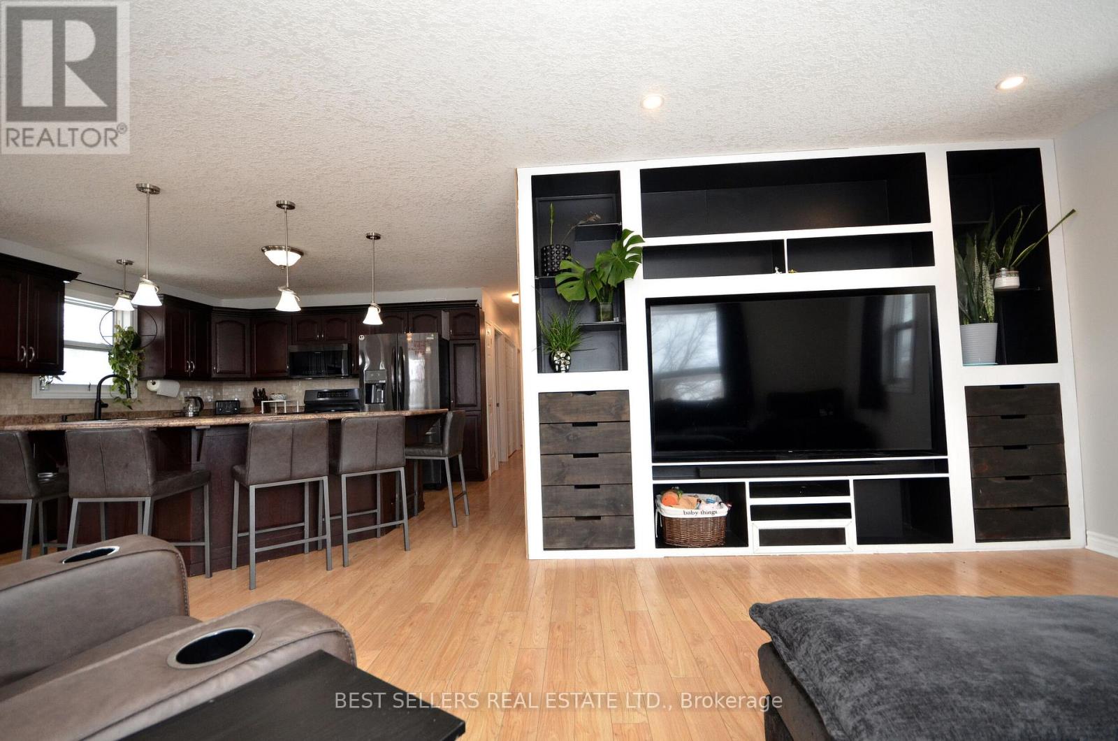 160 ELORA STREET W - 11