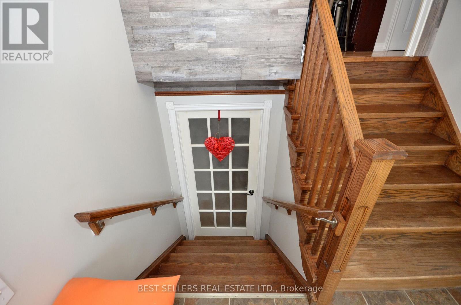 160 ELORA STREET W - 24