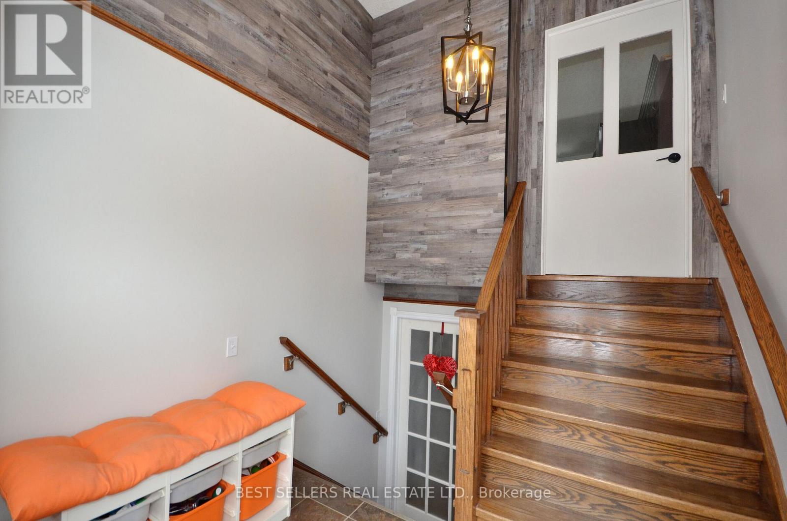 160 ELORA STREET W - 7