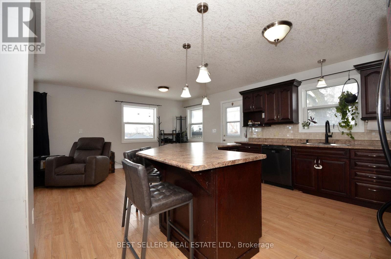 160 ELORA STREET W - 8