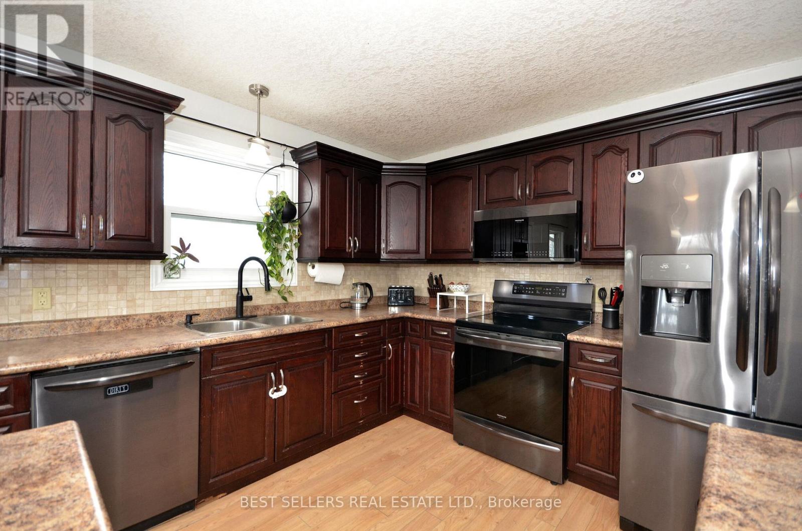 160 ELORA STREET W - 13