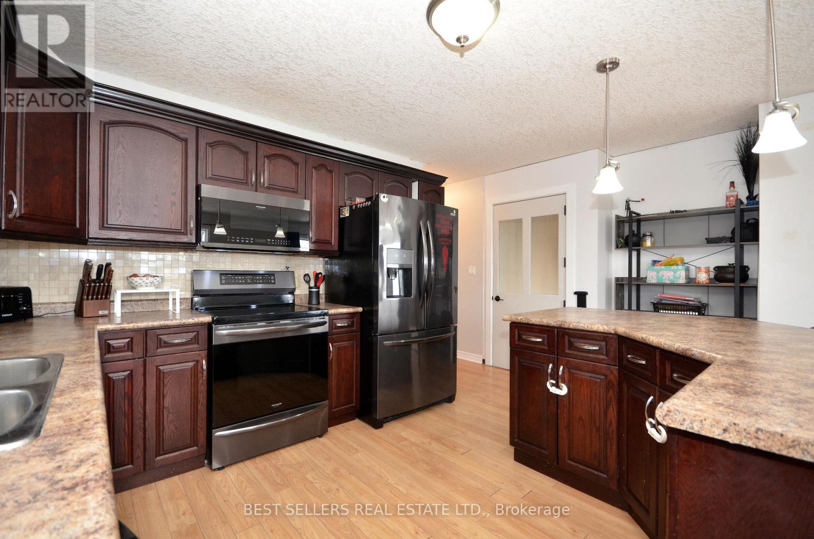 160 ELORA STREET W - 9