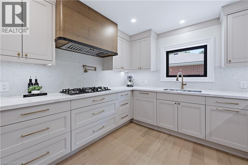 521 DYNES Road - 10