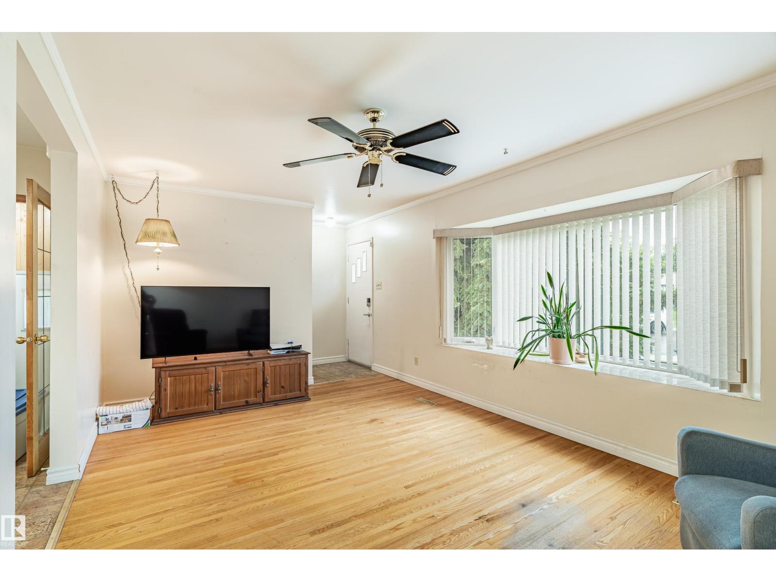 9011 60 ST NW - 15