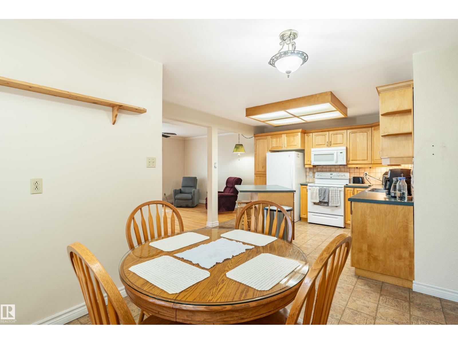 9011 60 ST NW - 18