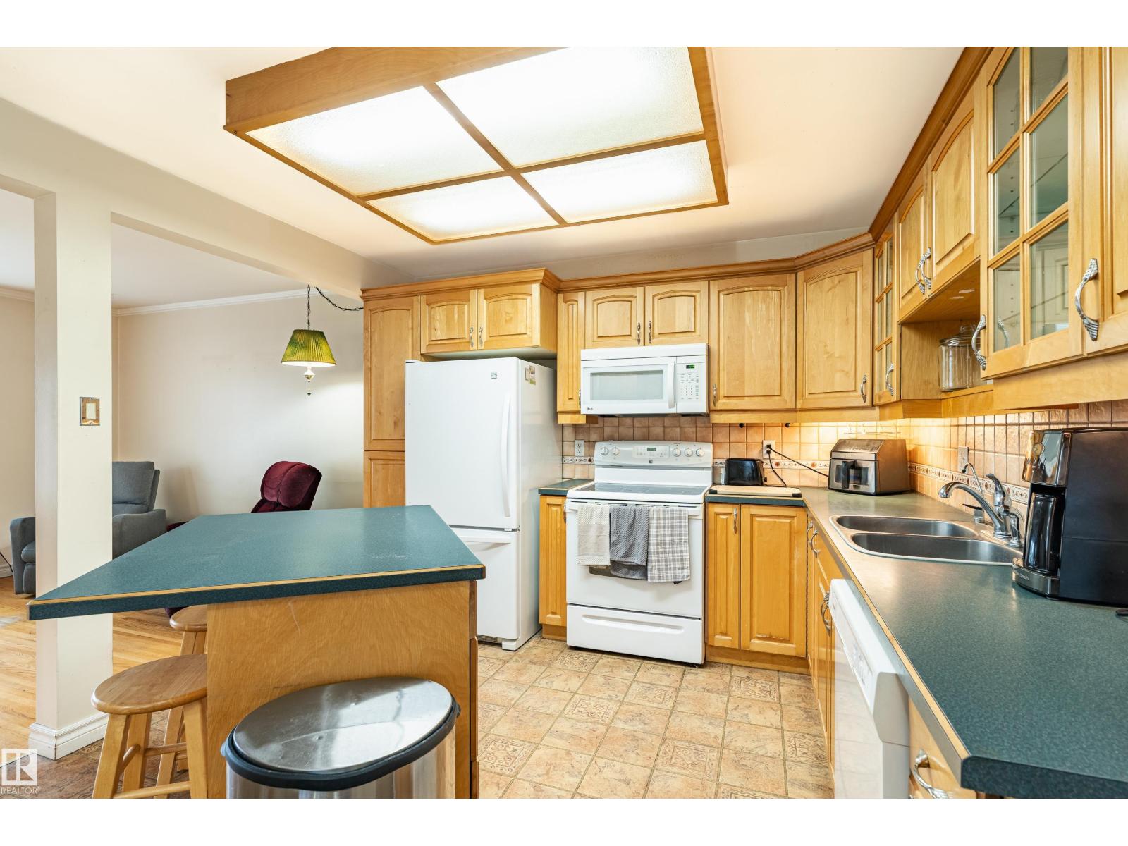 9011 60 ST NW - 19