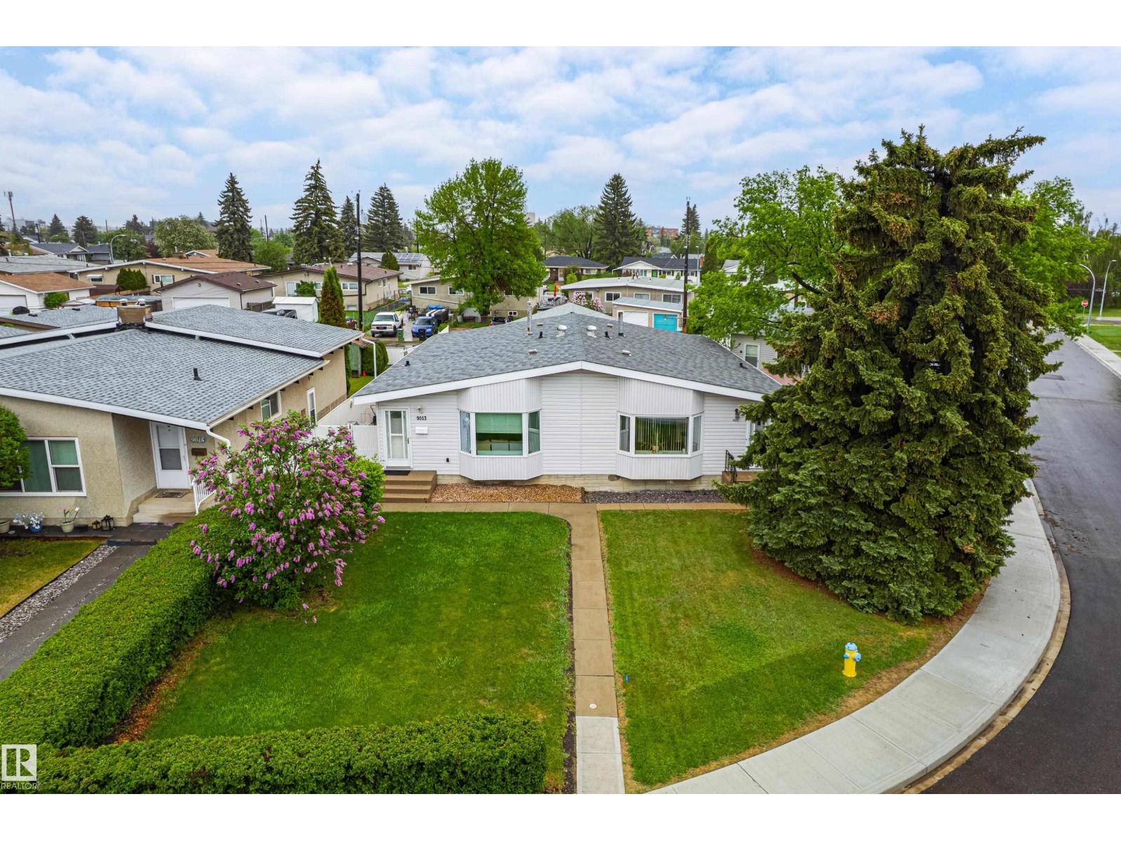 9011 60 ST NW - 2