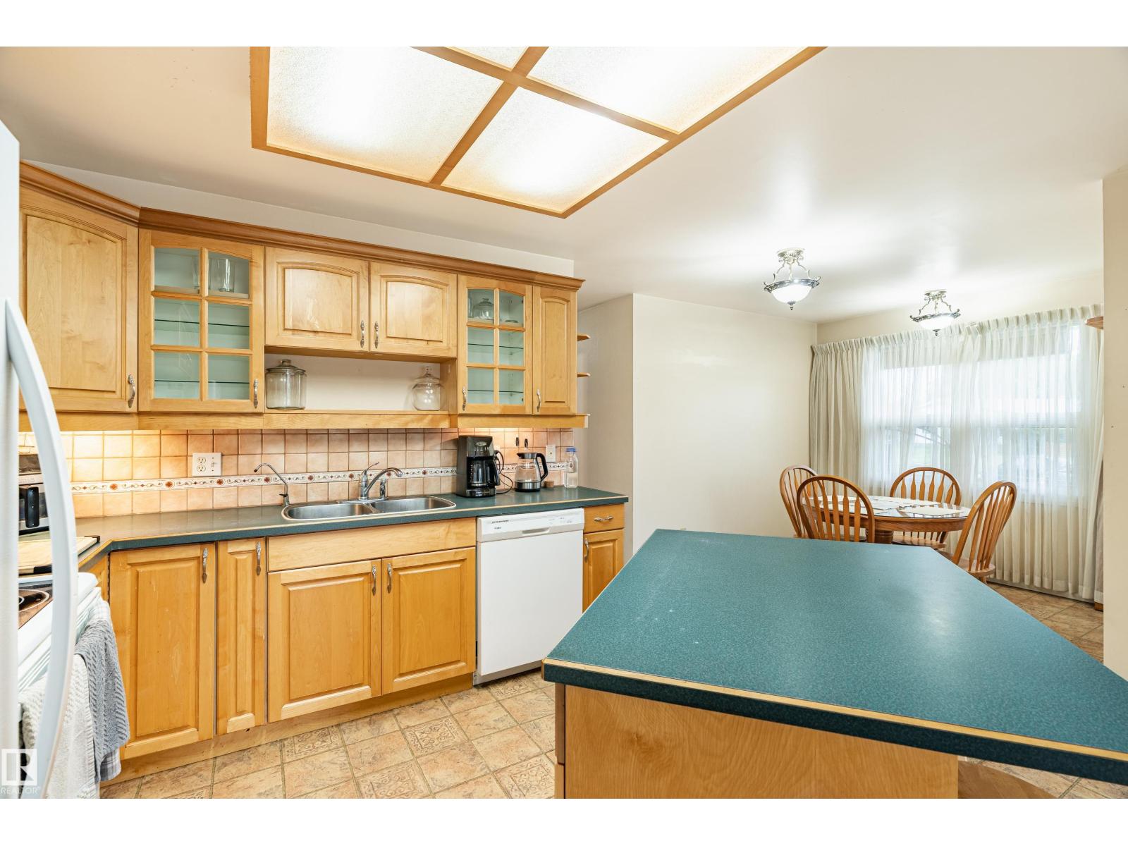 9011 60 ST NW - 20