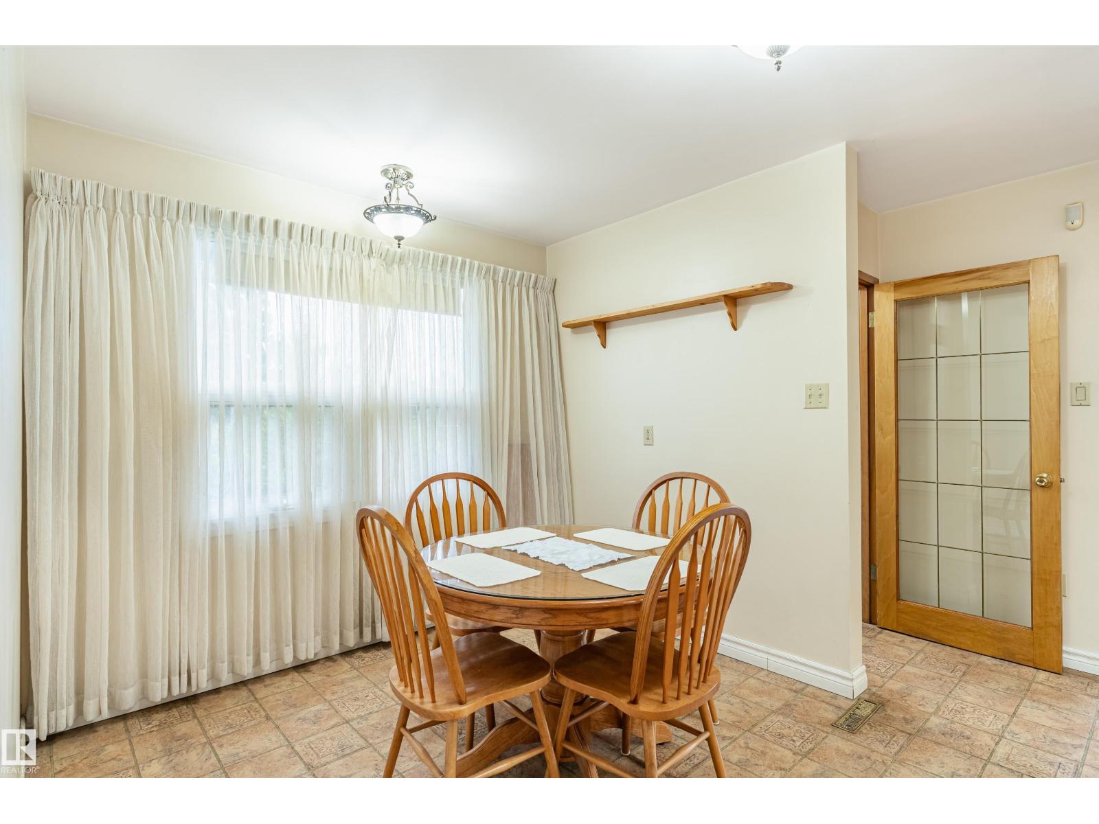 9011 60 ST NW - 22
