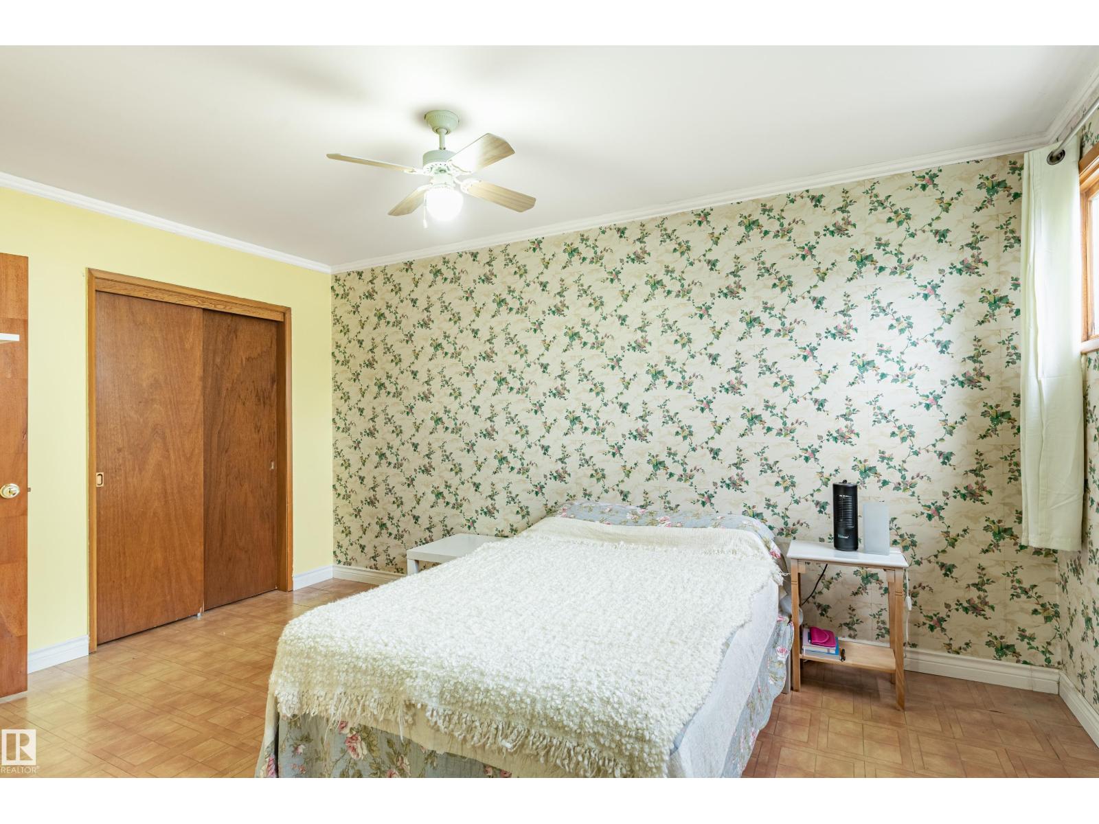 9011 60 ST NW - 23