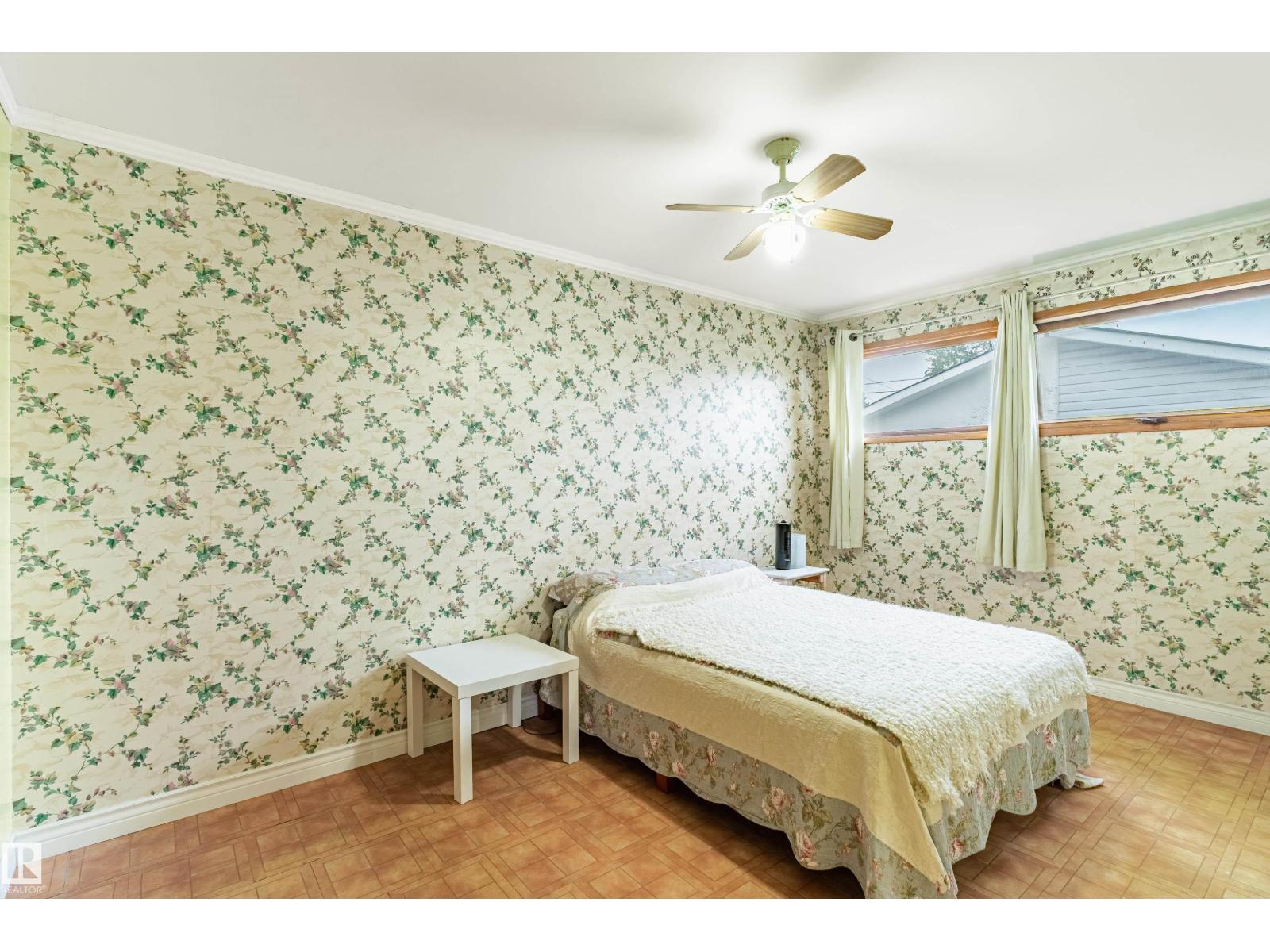 9011 60 ST NW - 24