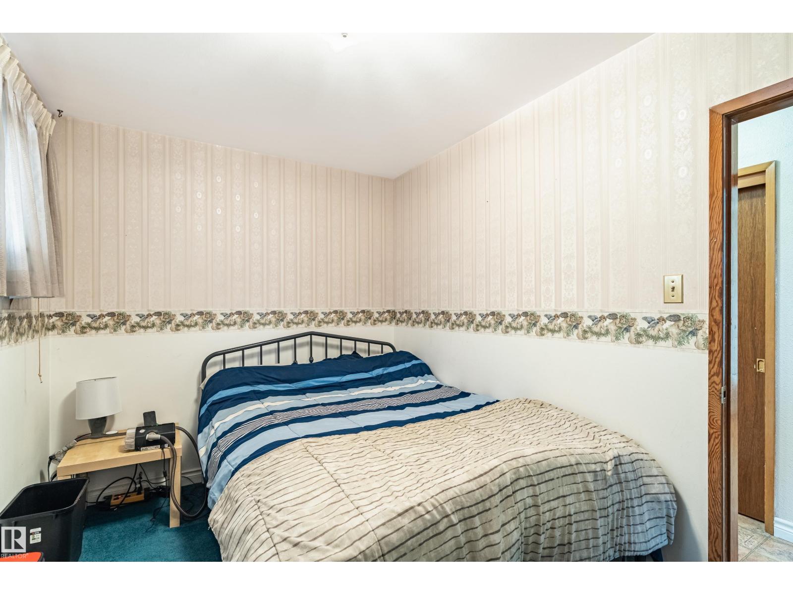 9011 60 ST NW - 28