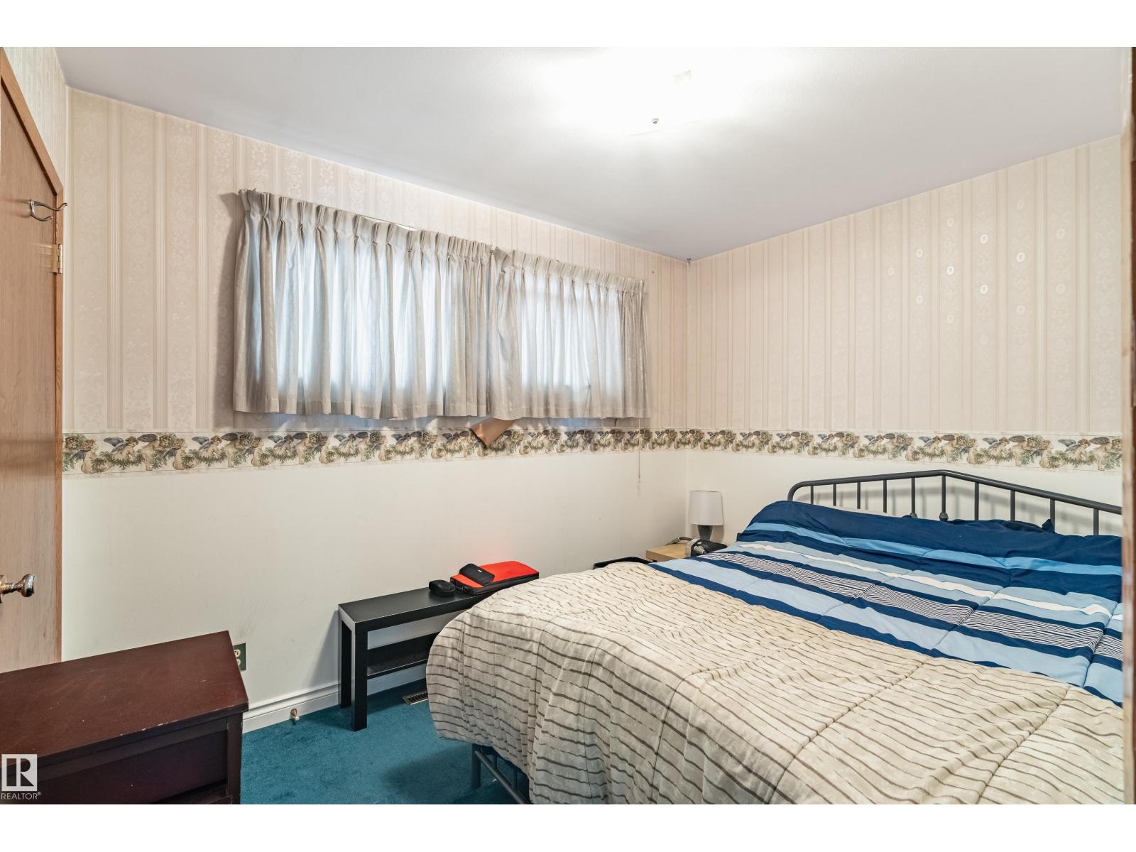9011 60 ST NW - 29