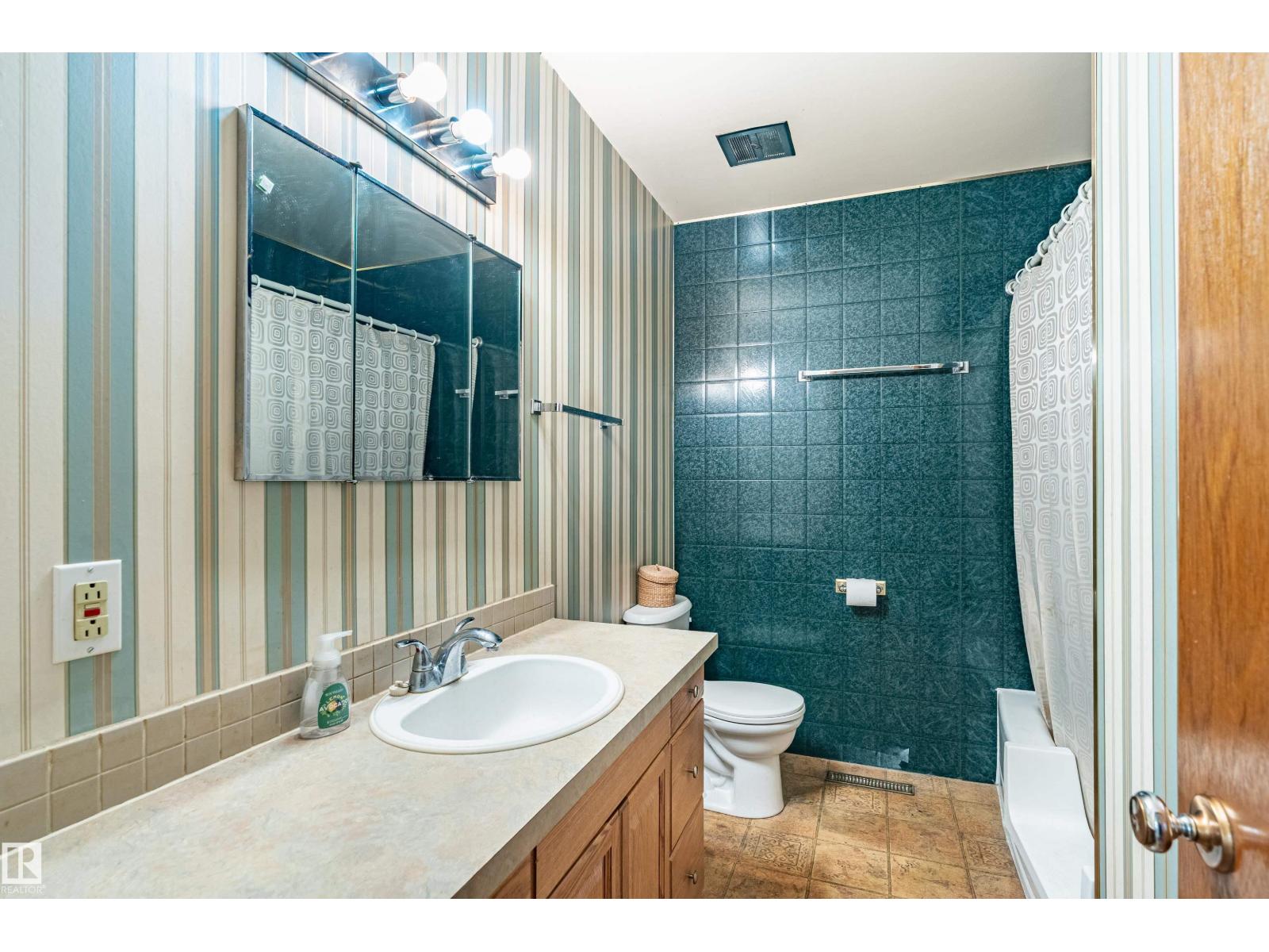 9011 60 ST NW - 30
