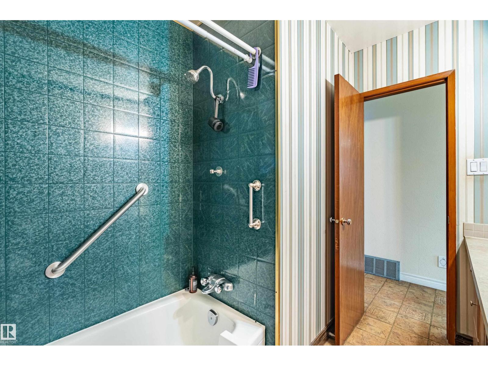 9011 60 ST NW - 31