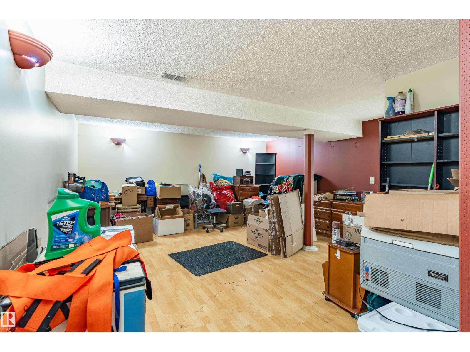 9011 60 ST NW - 33