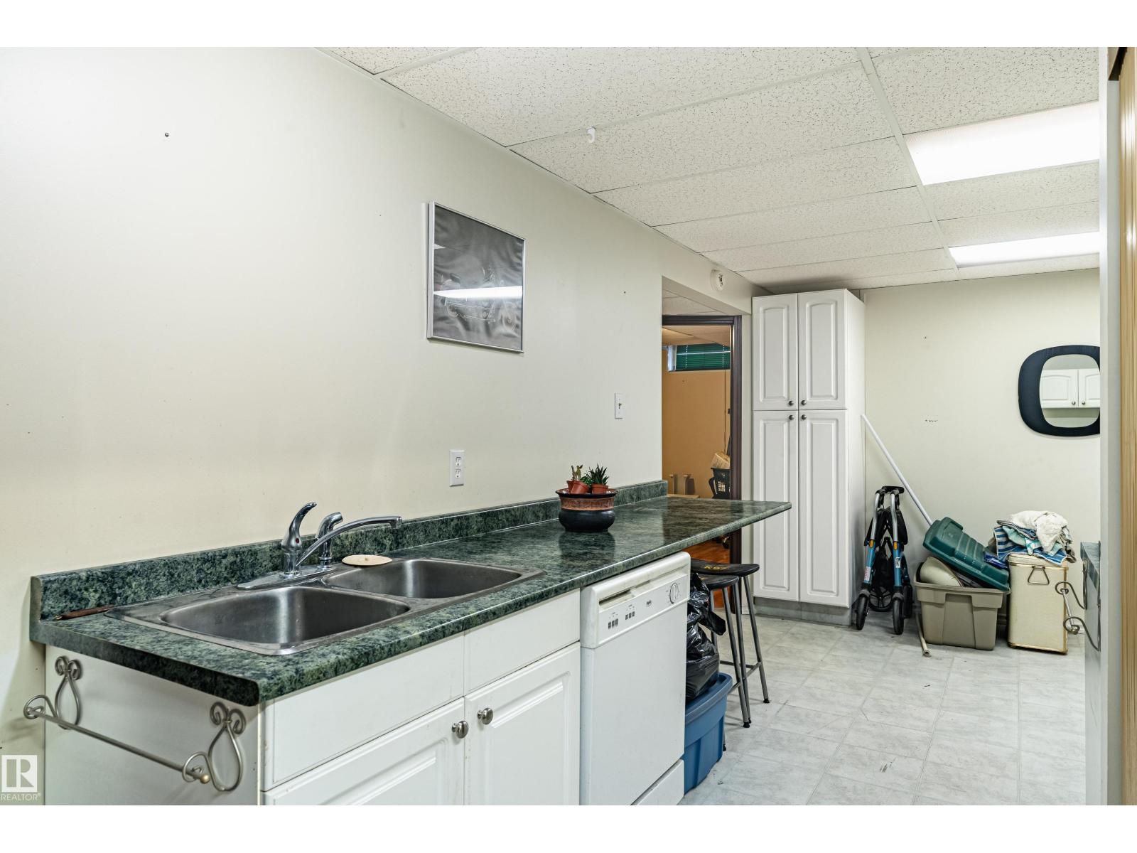 9011 60 ST NW - 35