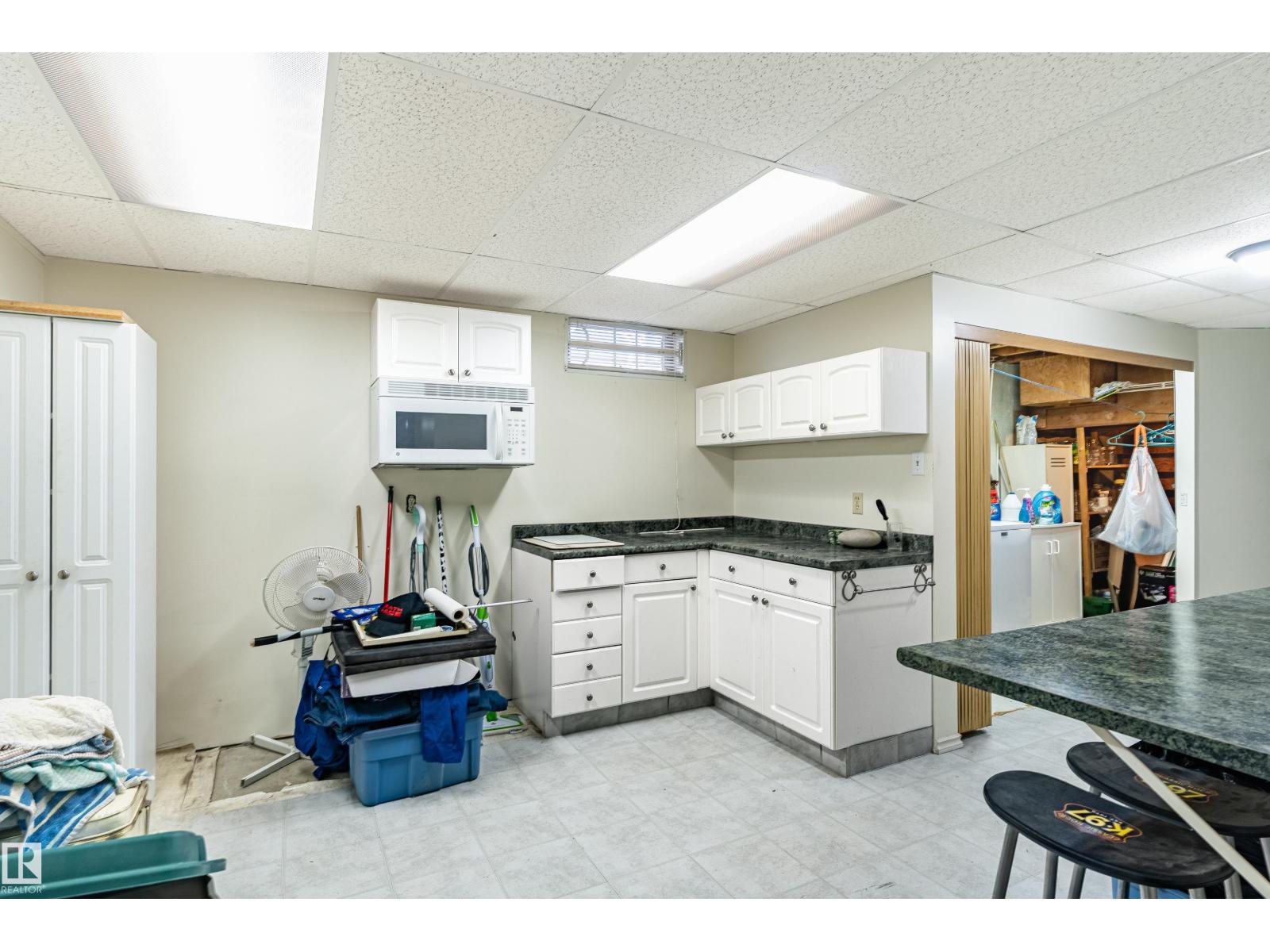 9011 60 ST NW - 36