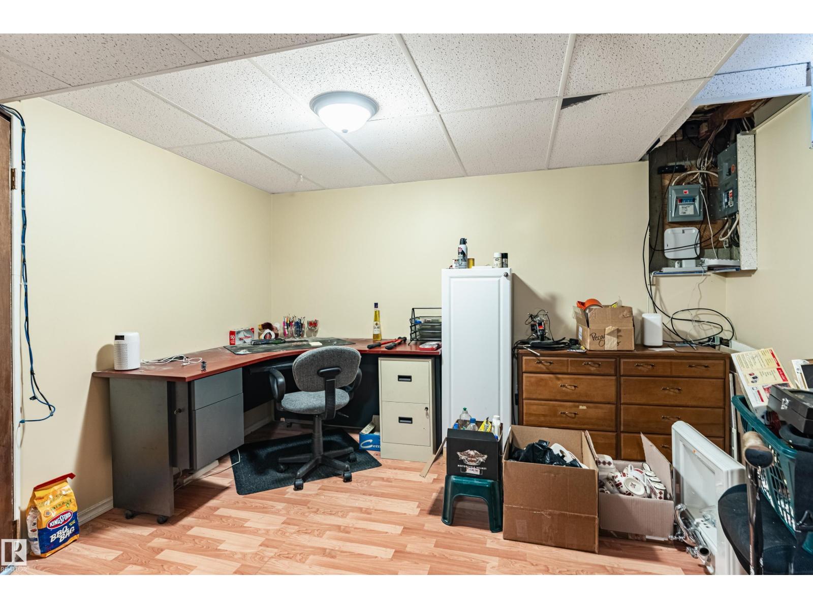 9011 60 ST NW - 38