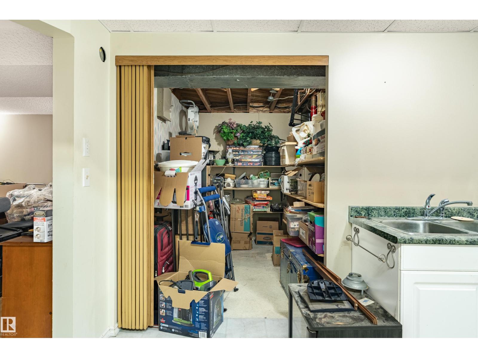 9011 60 ST NW - 39