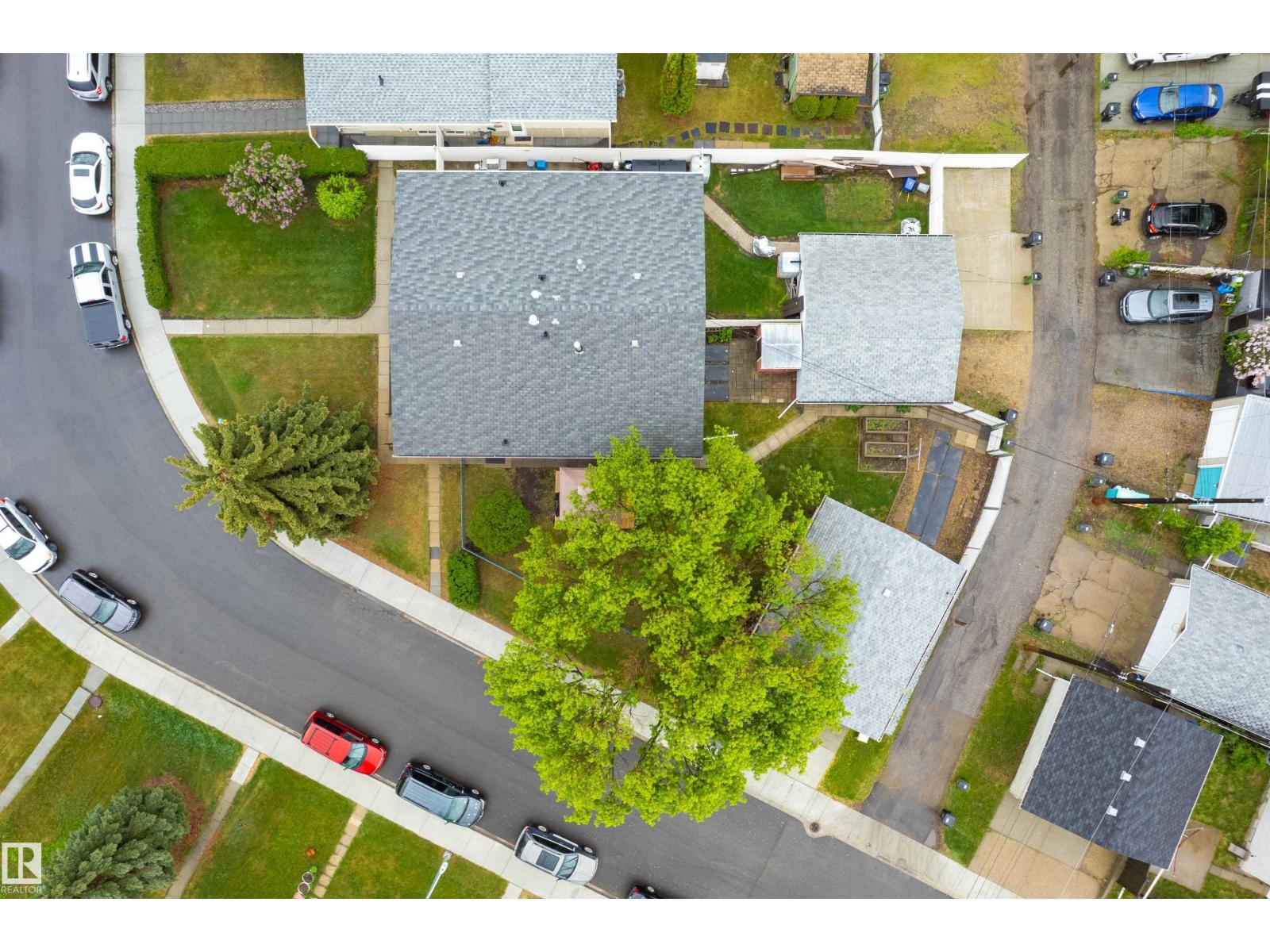 9011 60 ST NW - 4