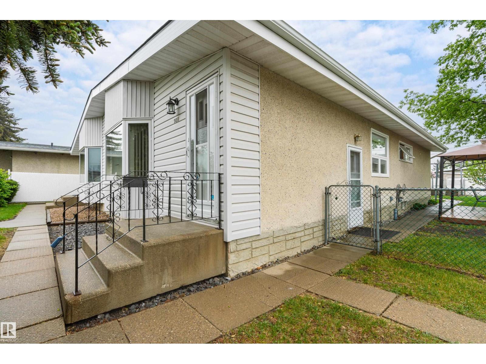9011 60 ST NW - 44