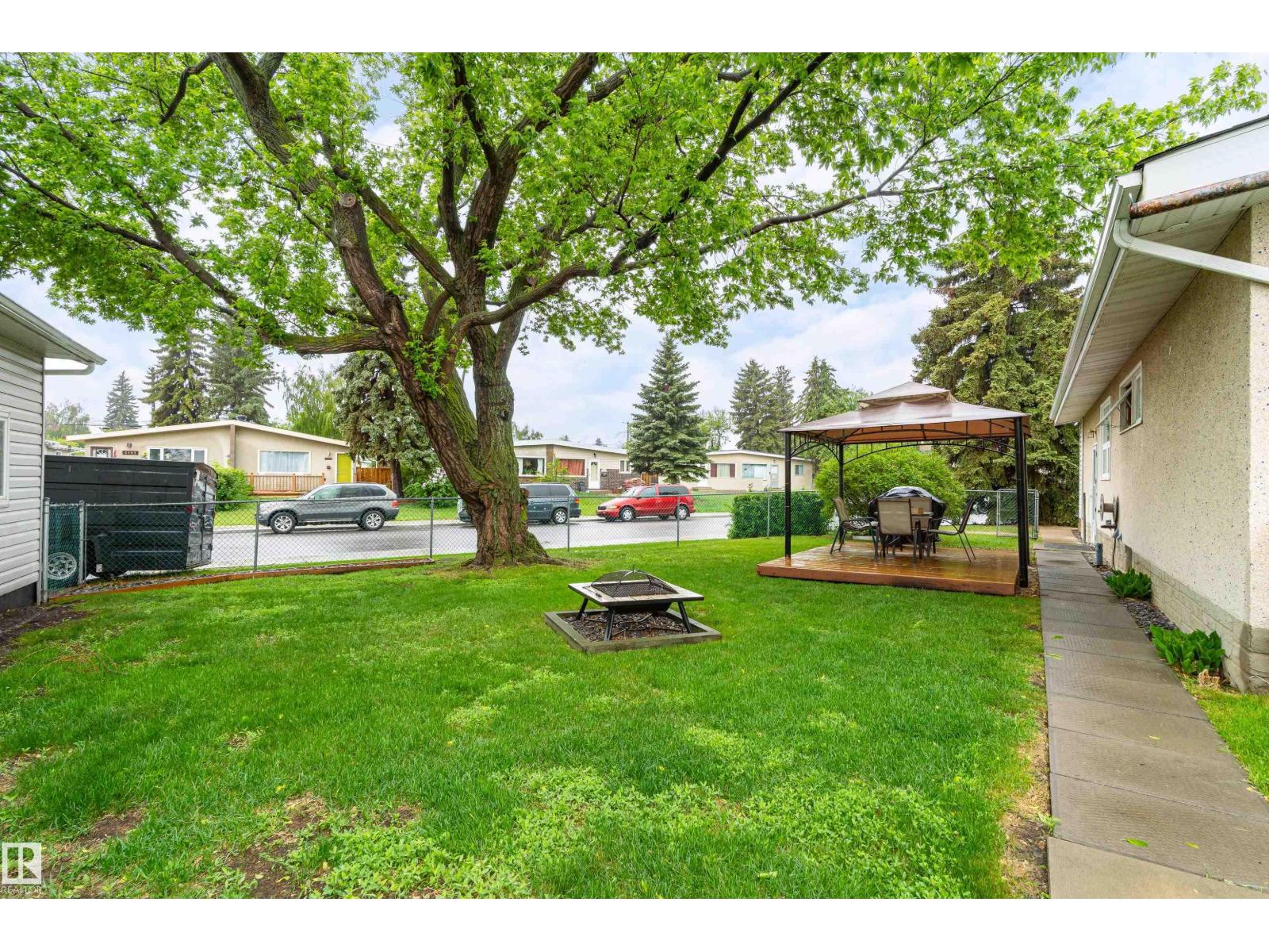 9011 60 ST NW - 46