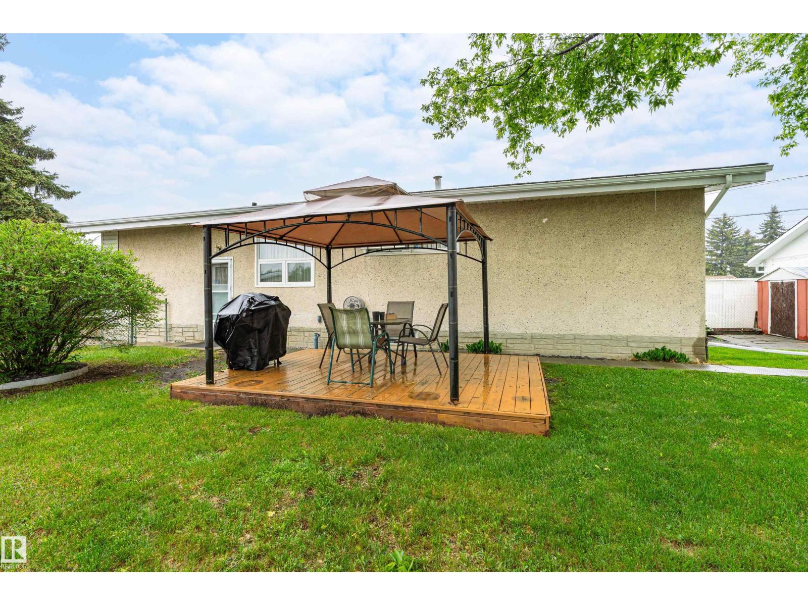 9011 60 ST NW - 47