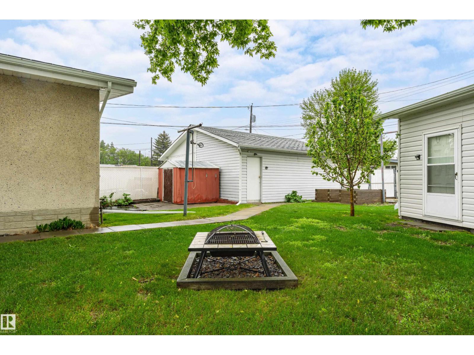 9011 60 ST NW - 49