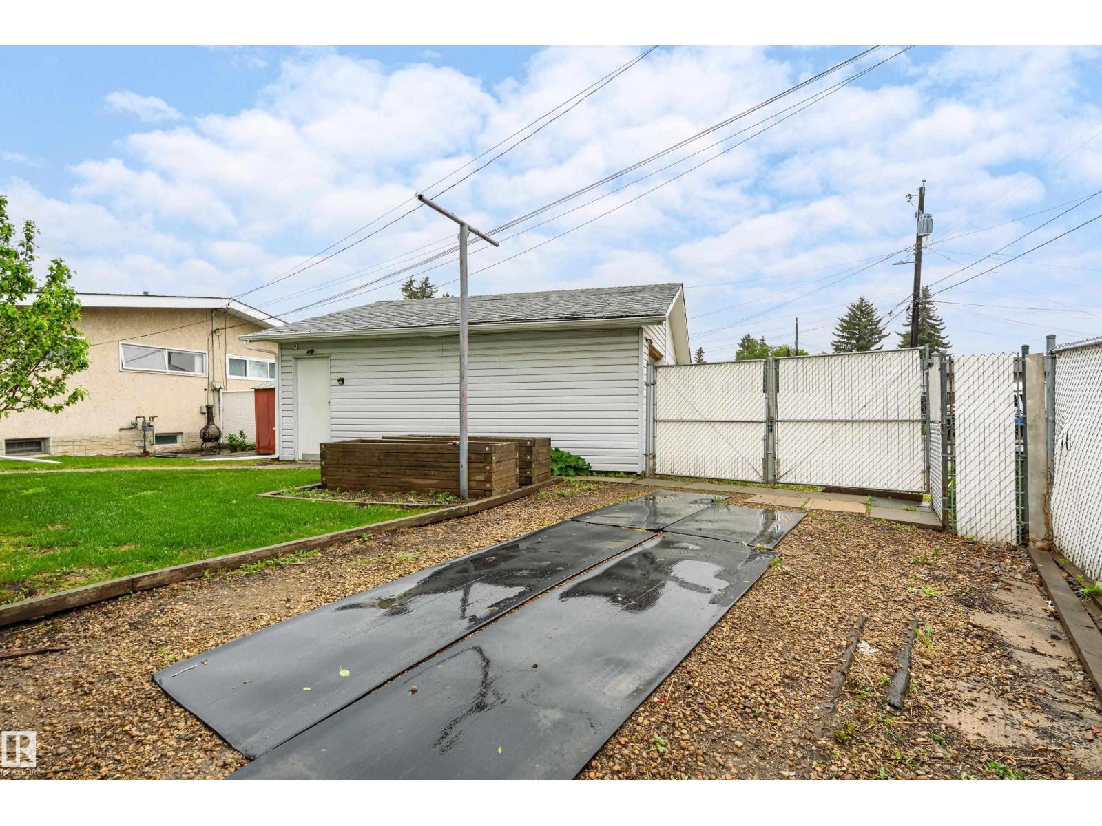 9011 60 ST NW - 53