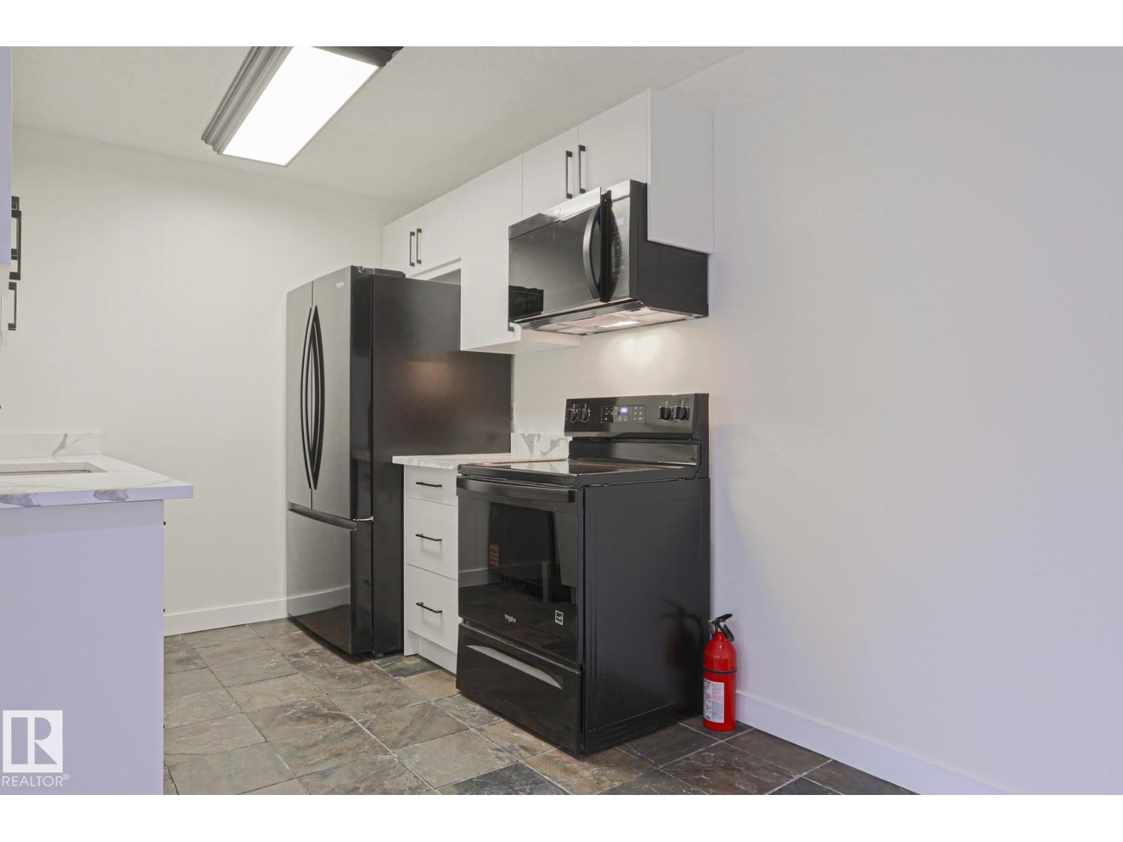 #205 14903 92 AV NW NW - 11
