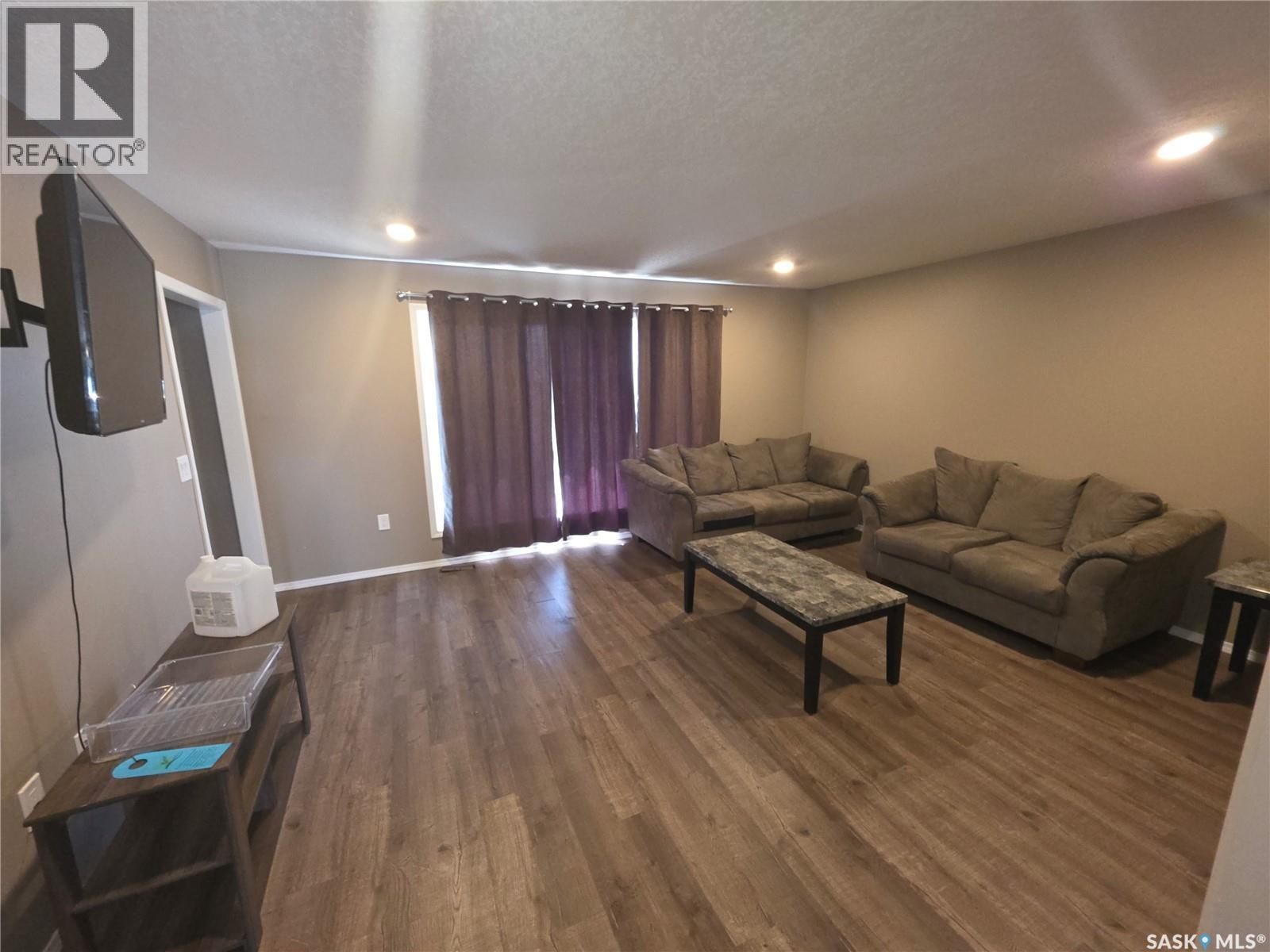 #714 Columbia AVENUE - 3