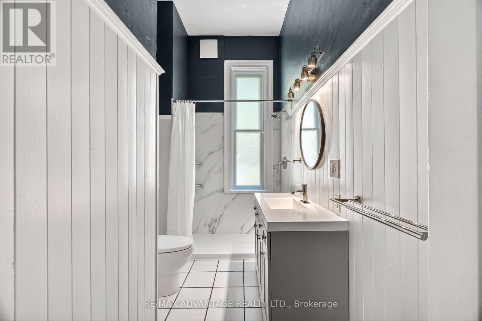 523 DUFFERIN AVENUE - 23