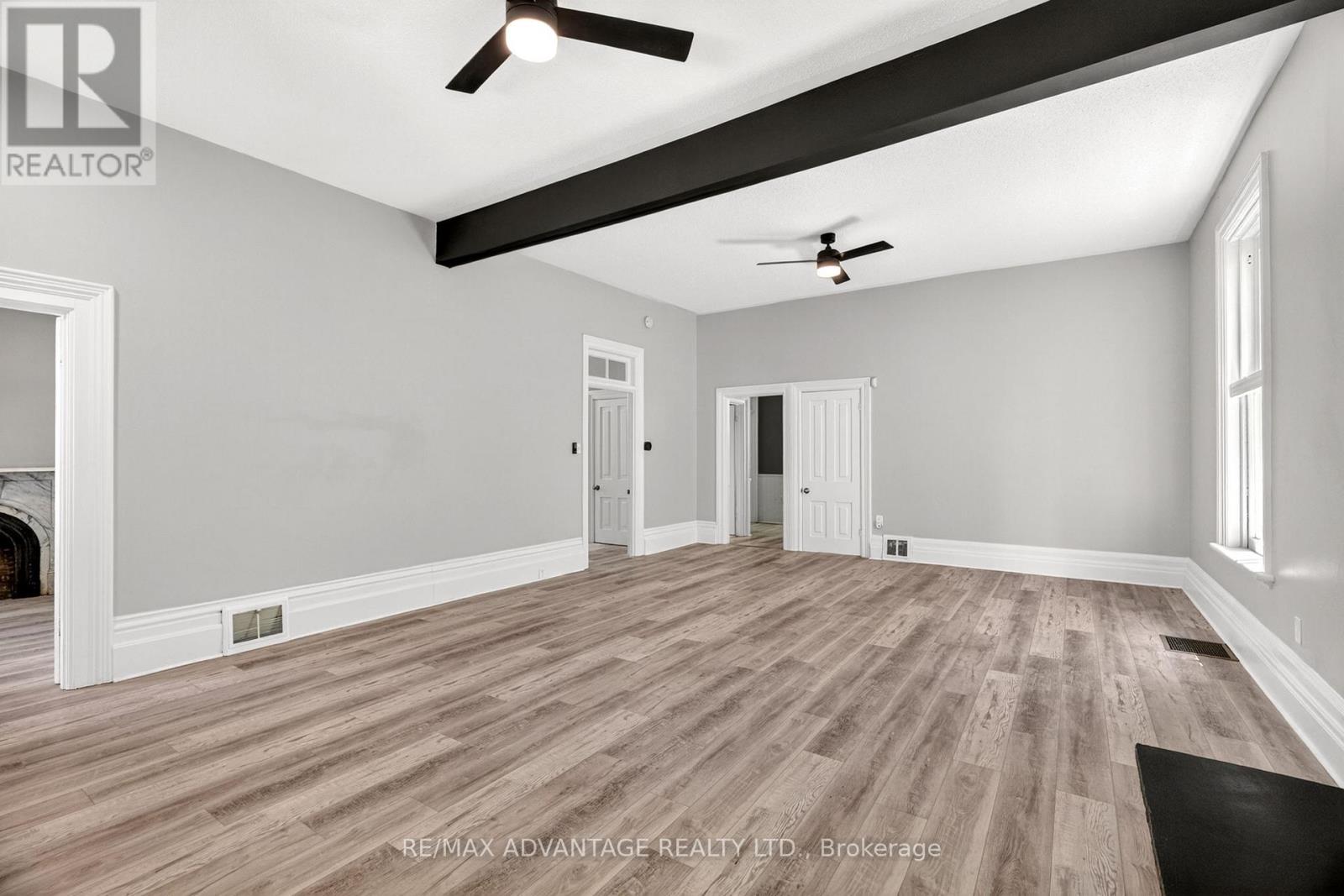 523 DUFFERIN AVENUE - 13