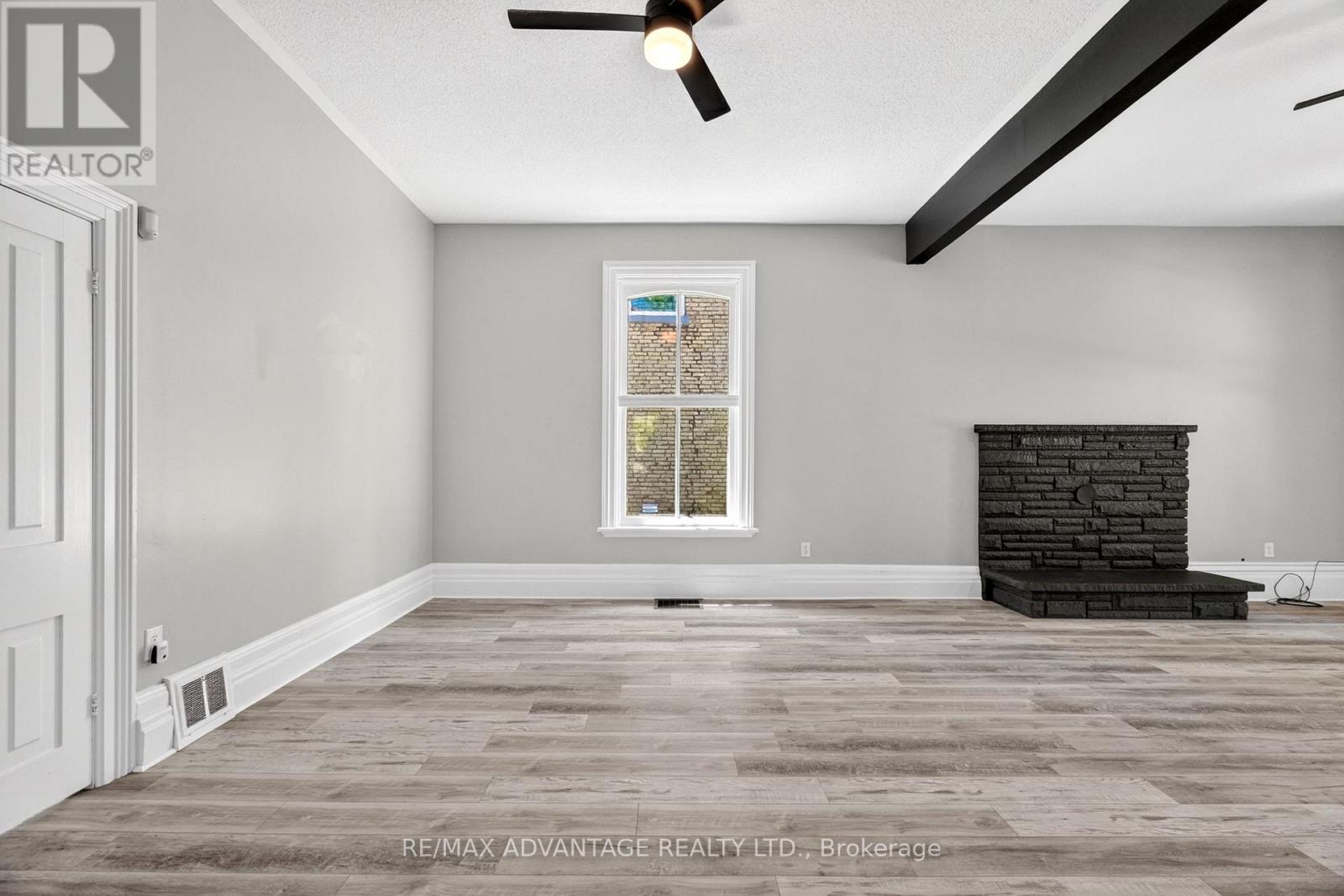 523 DUFFERIN AVENUE - 21