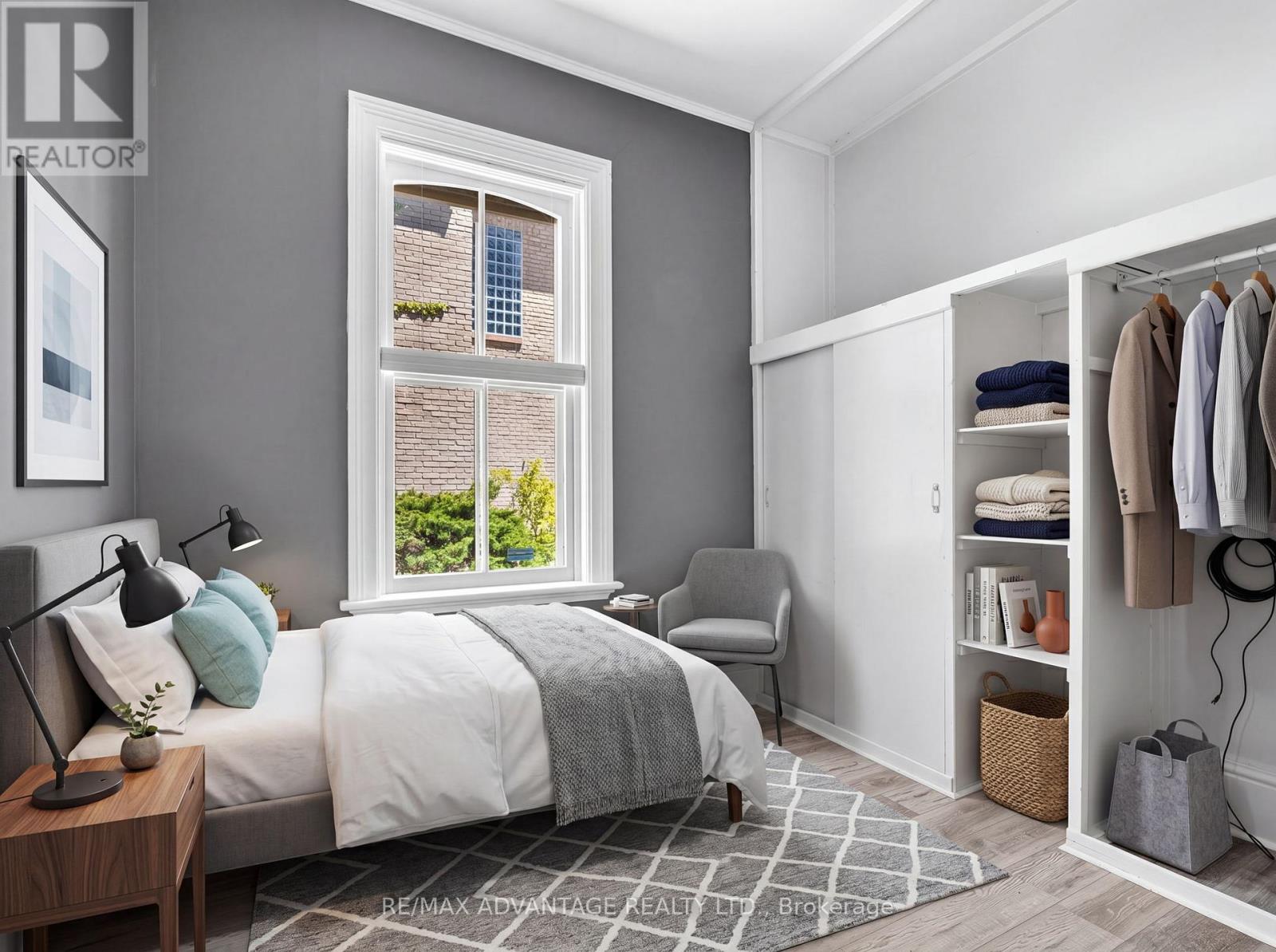 523 DUFFERIN AVENUE - 26