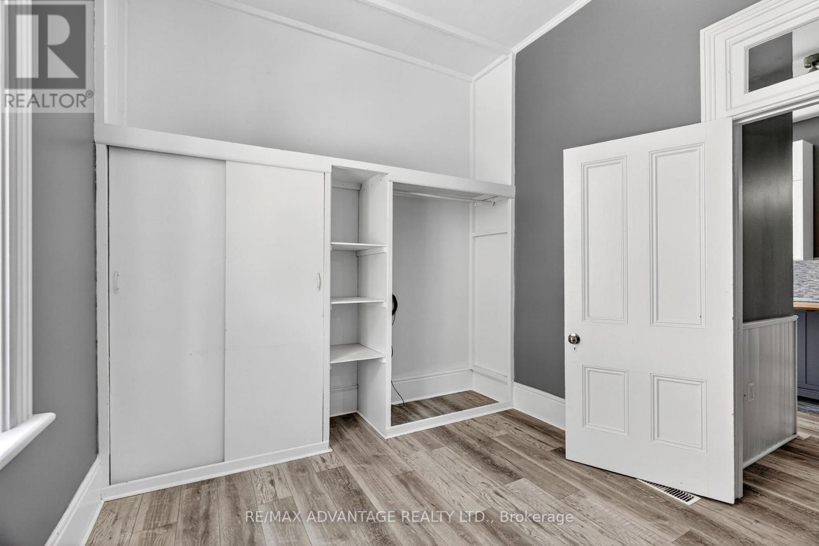 523 DUFFERIN AVENUE - 27