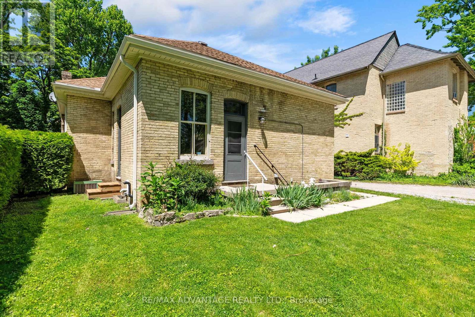 523 DUFFERIN AVENUE - 36